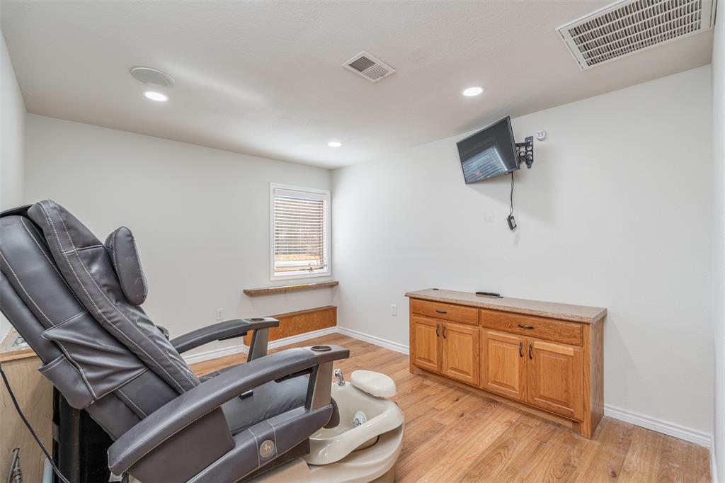 Medlin O Add - Commercial Lease