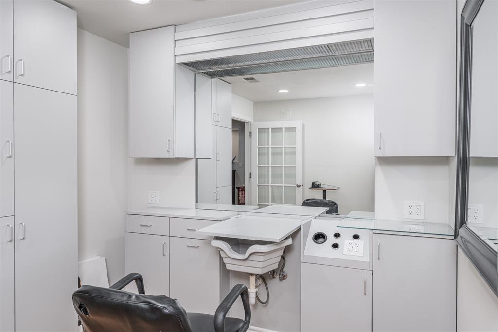 Medlin O Add - Commercial Lease