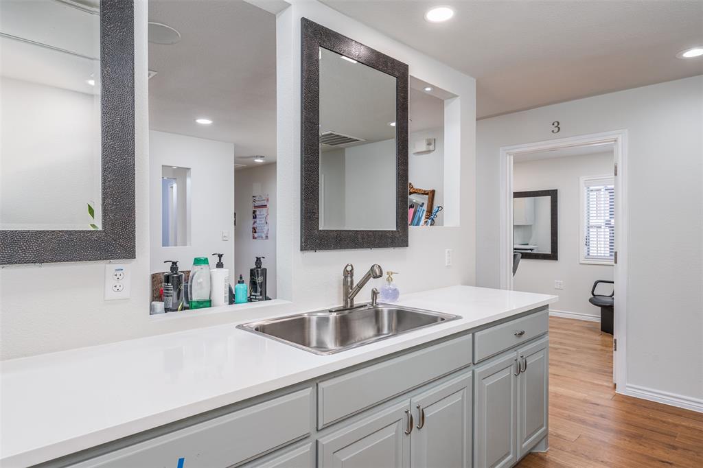 Medlin O Add - Commercial Lease