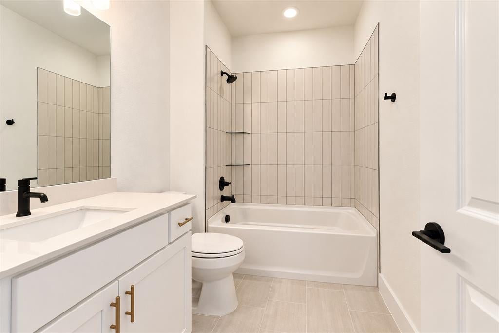 2520 Red Tailed Hawk Lane