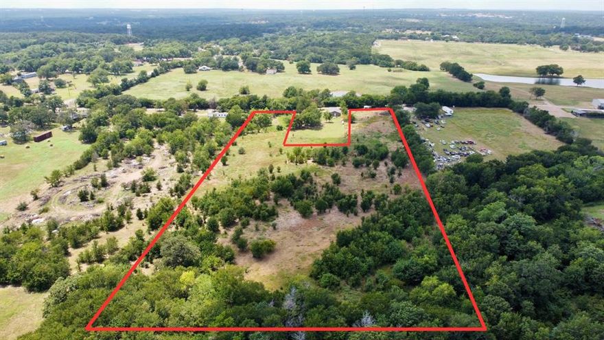 194 Middle Rd in Denison, TX, is a parcel of land that offers an opportunity for various uses, whether for building a home, agricultural purposes, or investment. Located in a tranquil area, it provides a blend of rural charm and proximity to city amenities. The land features open spaces, trees, and natural landscapes, making it suitable for outdoor activities or future development. With Denison's growing community and accessibility to nearby attractions, this location holds potential for anyone looking to create their own space in a welcoming environment.