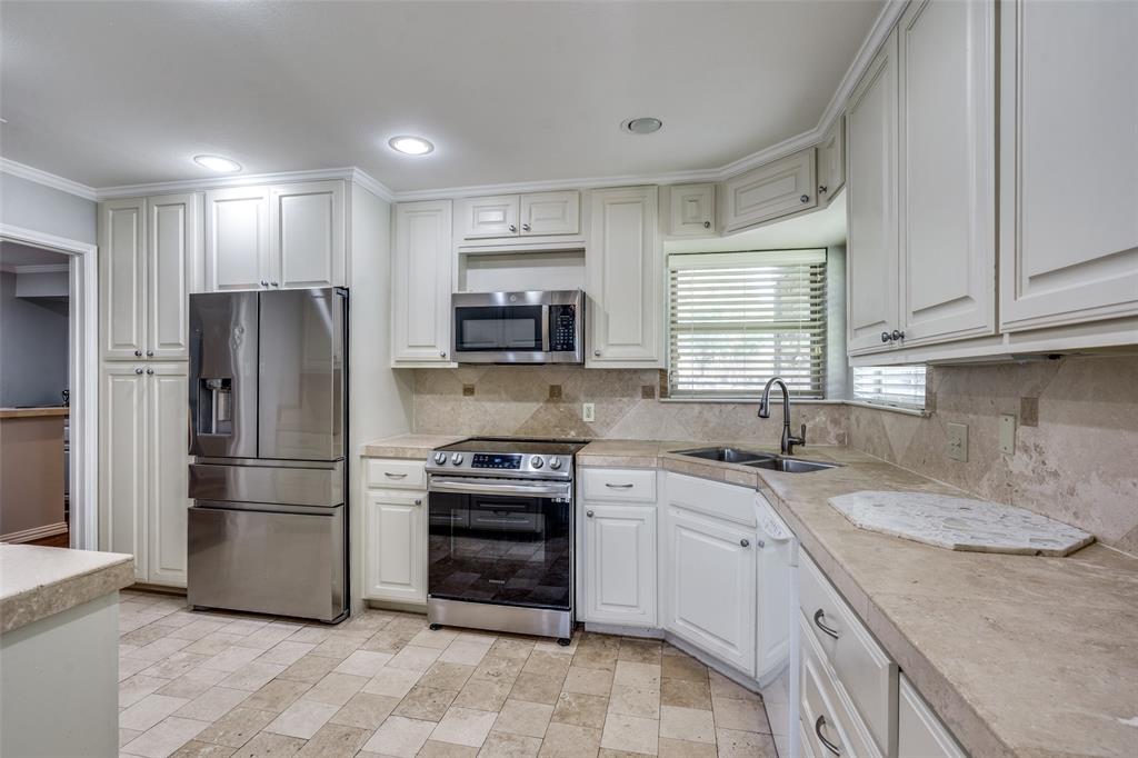 2712 Glenwood Court