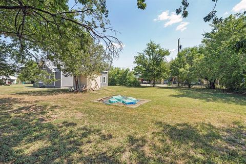 A home in Mineral Wells