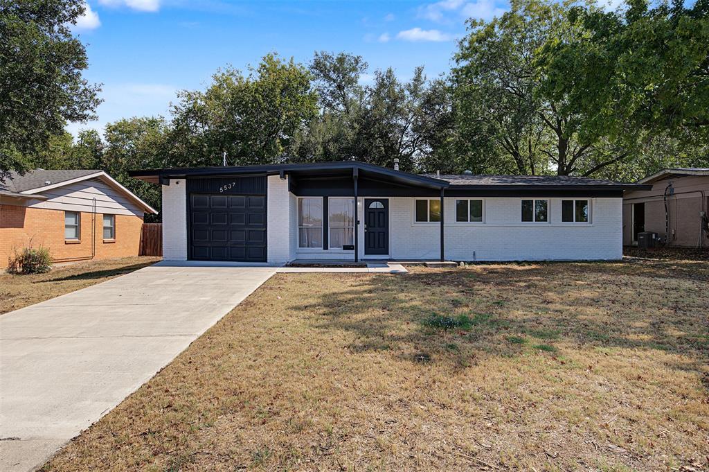 Photo of 5537 Wheaton Drive, Fort Worth, TX 76133 (MLS # 21409189)