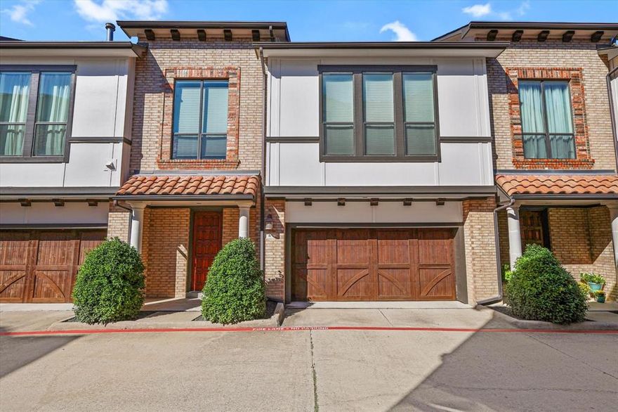 Experience true luxury and convenience in this beautifully maintained 2-bedroom, 2.1-bath townhome located just minutes from shopping, major employers, and the Dallas Tollway. Situated in a secure gated community, this residence offers contemporary design, rich wood flooring, and abundant natural light throughout.
The first floor features a spacious bedroom, full bath, and private living area—ideal for guests or multi-generational living. A striking wood staircase leads to the second level, where you'll find an open-concept kitchen with granite countertops, stainless steel appliances, and an oversized breakfast bar perfect for entertaining.
Upstairs, the expansive owner’s suite includes a spa-inspired bath and a walk-in closet with generous storage. High ceilings and large windows enhance the sense of space and light throughout.
This home combines elegance, functionality, and location—making it a rare leasing opportunity in a highly desirable area.
Basic TV Service, Water, Gas and Trash are included.