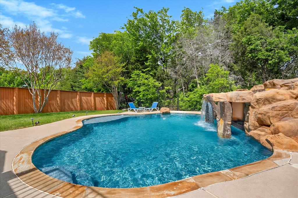 3676 Hawthorne Trail