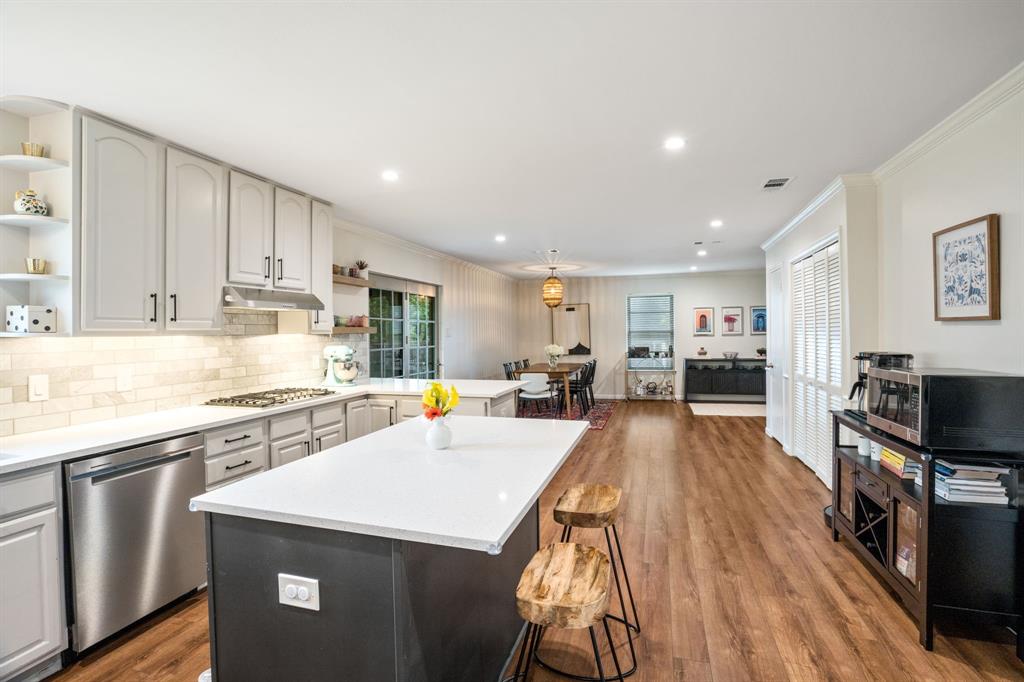 8521 Sweetwater Drive