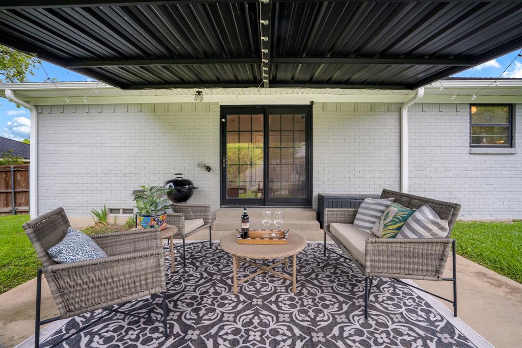 8521 Sweetwater Drive