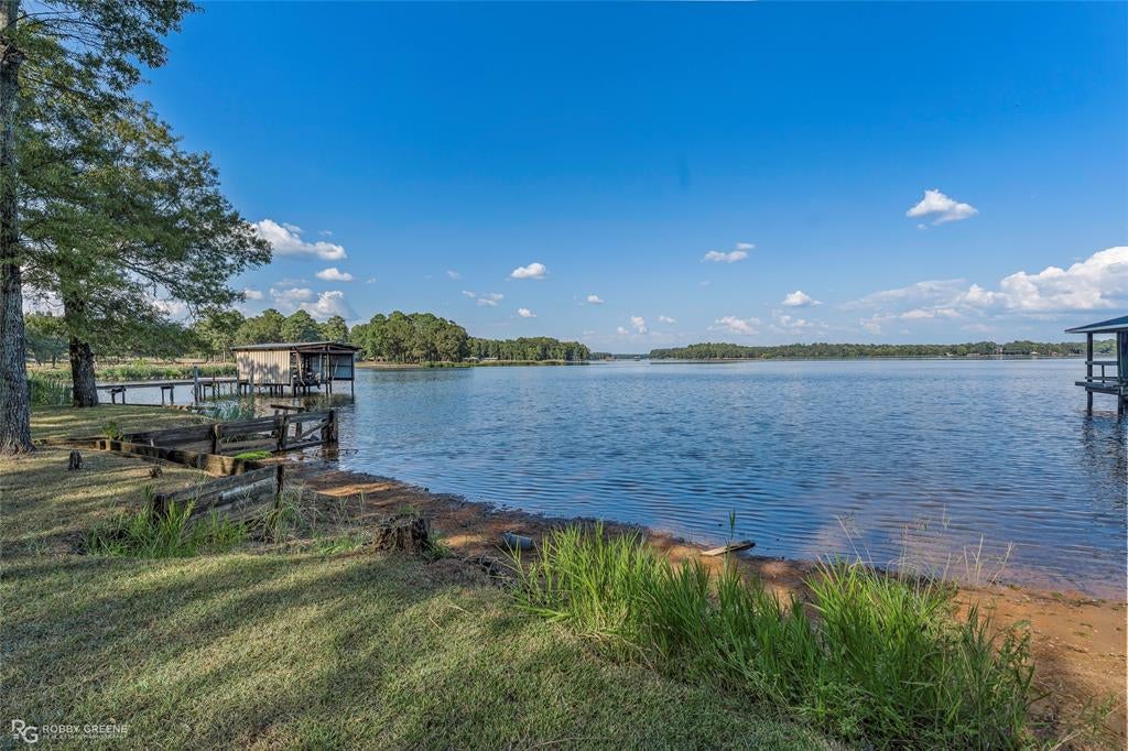 758 W Lakeshore Drive