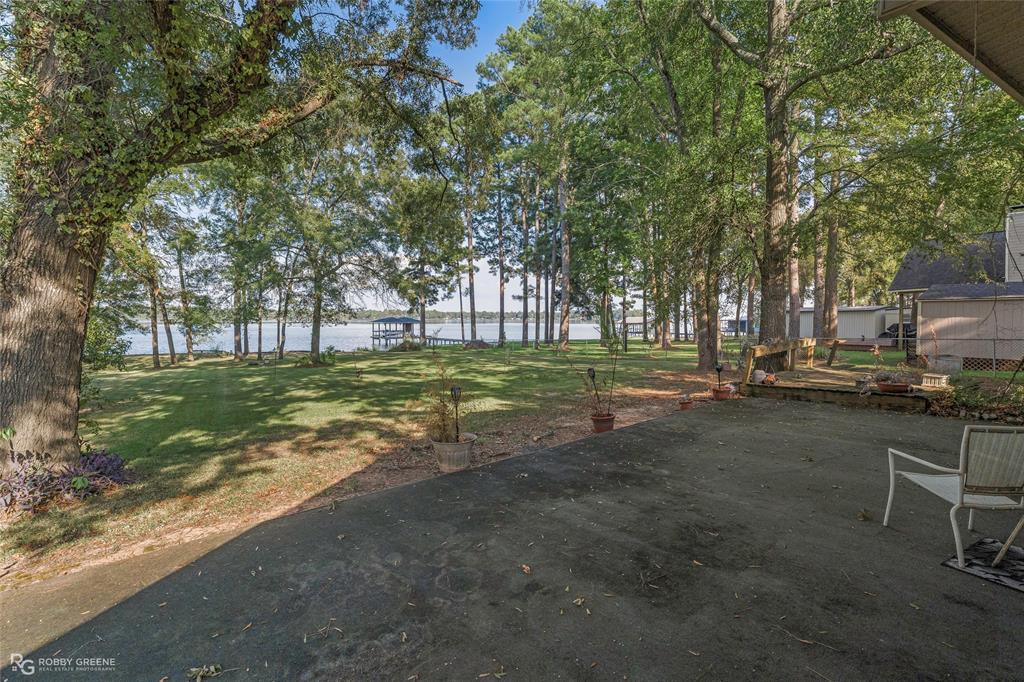 758 W Lakeshore Drive