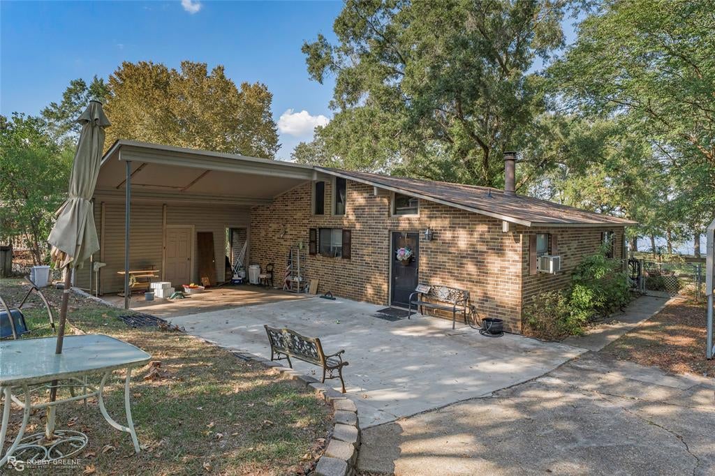 758 W Lakeshore Drive