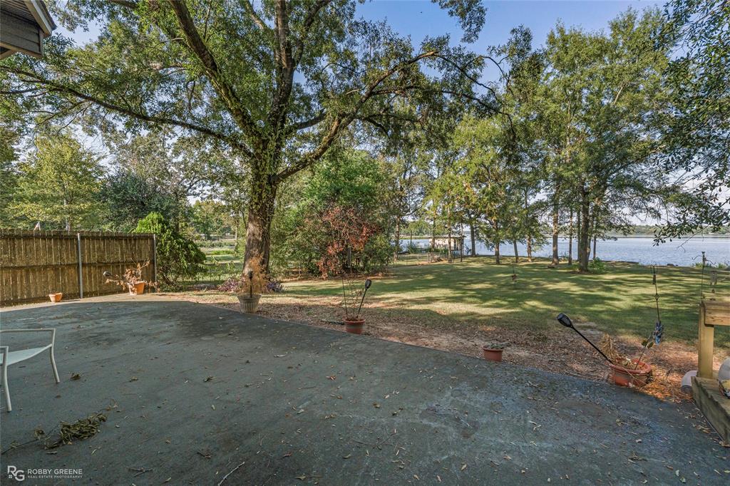758 W Lakeshore Drive