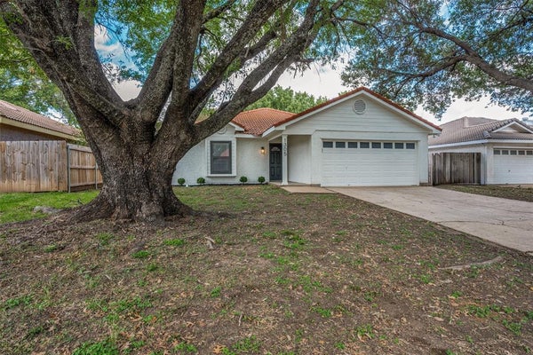 1305 NELSON PL, BURLESON, TX 76028 - Image 99ebd9225d7bfca5a3f03f1d9fc7b366/295454409