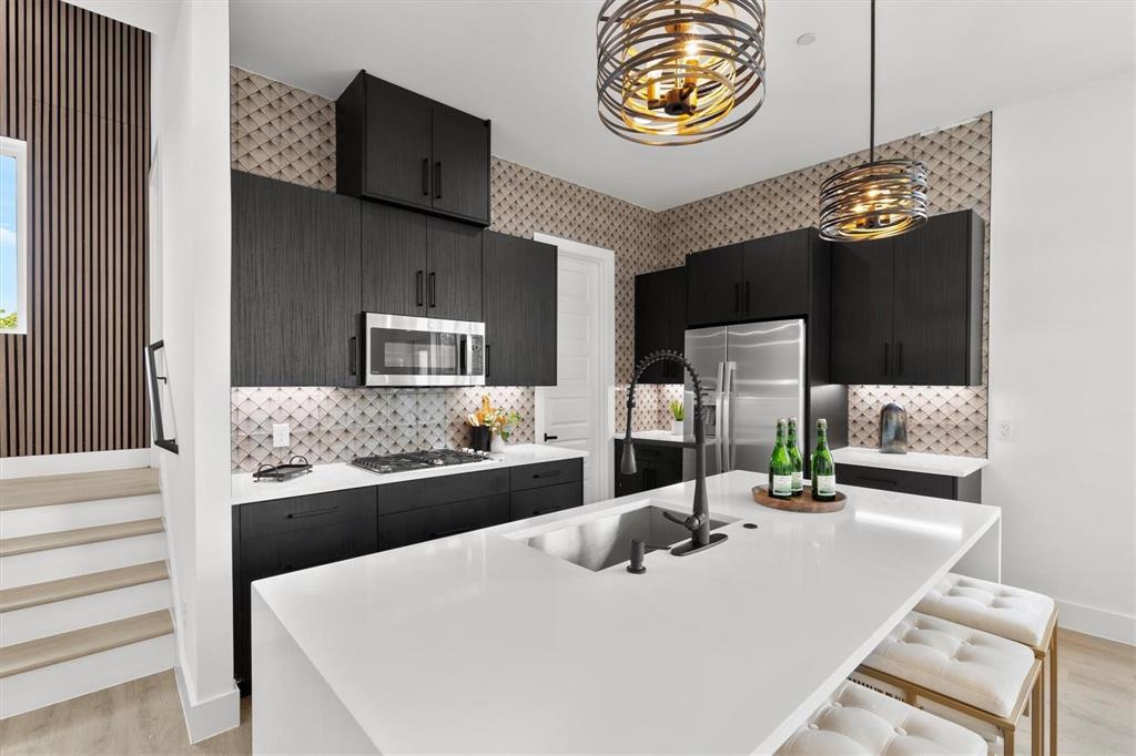 723 W 10th Street 101