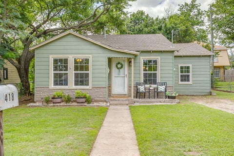 Photo of 418 E Akard Street, Weatherford, TX 76086 (MLS # 21268724)