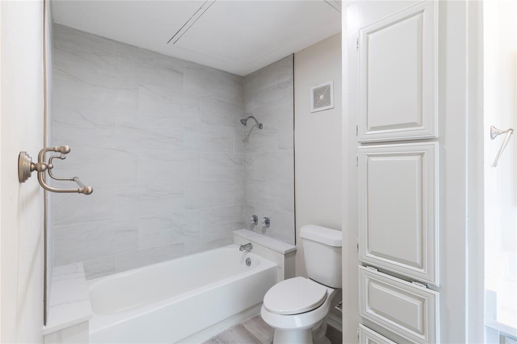 Preston On Creek Condos - Residential