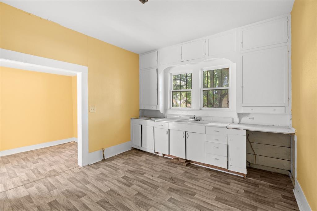 Corsicana - Commercial Sale