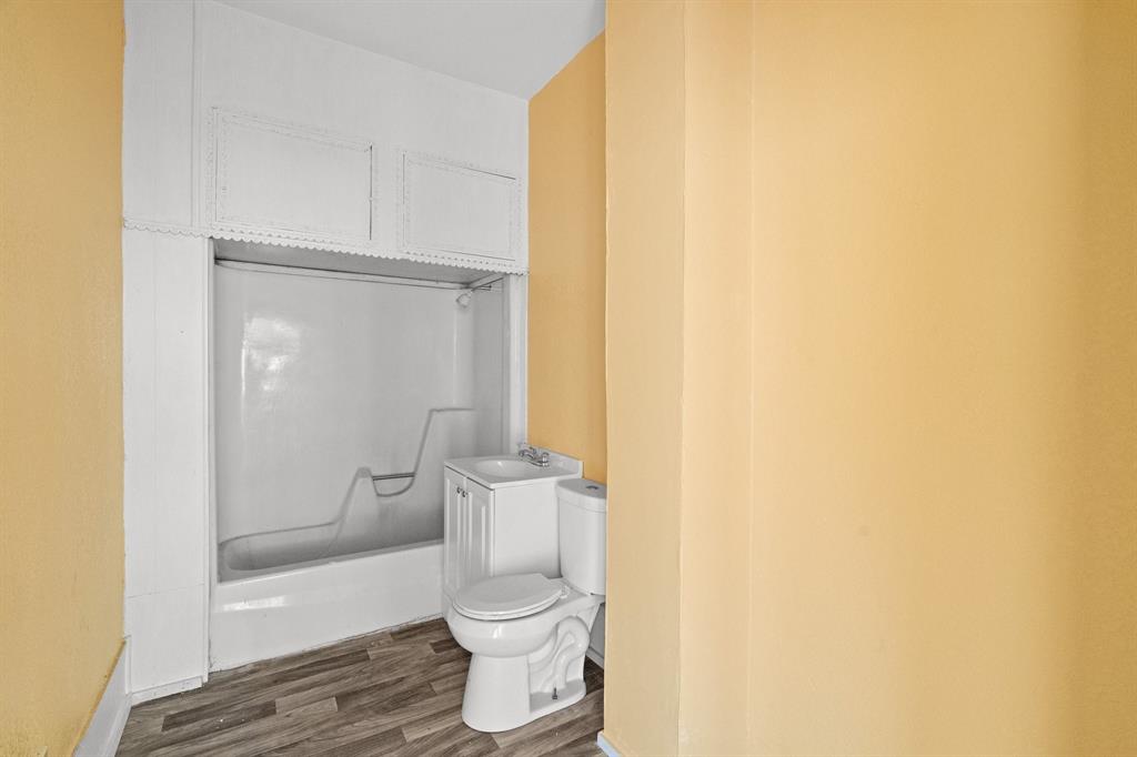 Corsicana - Commercial Sale