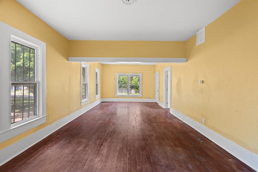 Corsicana - Commercial Sale