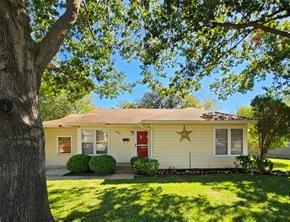 Photo of 615 W Nash Street, Grapevine, TX 76051 (MLS # 21352948)