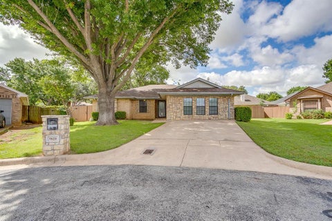 Photo of 9020 Wessex Court, Fort Worth, TX 76134 (MLS # 21302636)