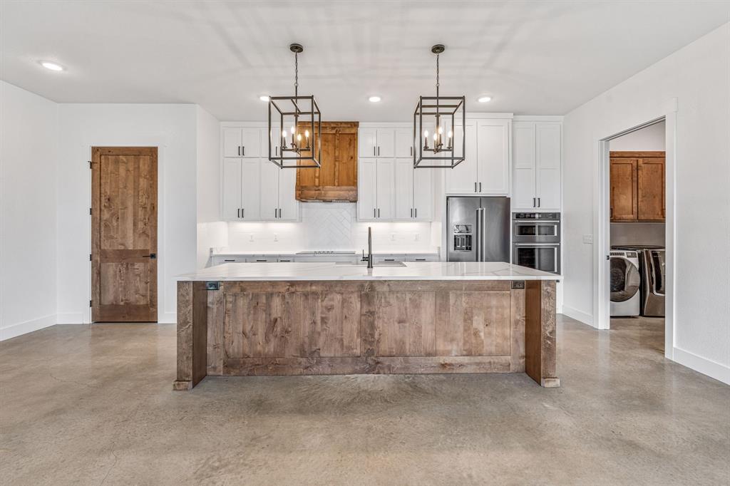 385 Private Road 1733