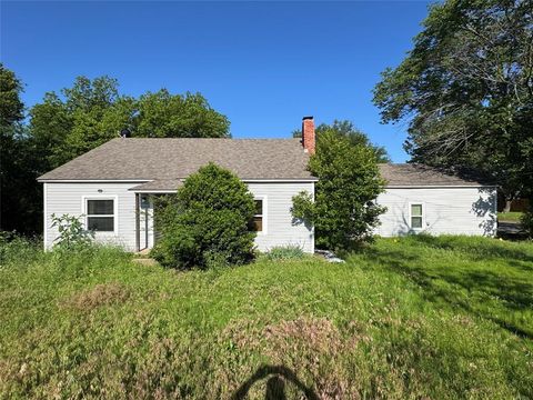 Photo of 2107 S Fannin Avenue, Denison, TX 75020 (MLS # 21258589)