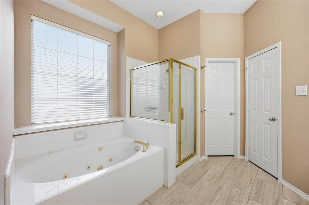 Highland Village, Texas 75077, United States, 5 Bedrooms Bedrooms, ,4 BathroomsBathrooms,Residential,Active,240280