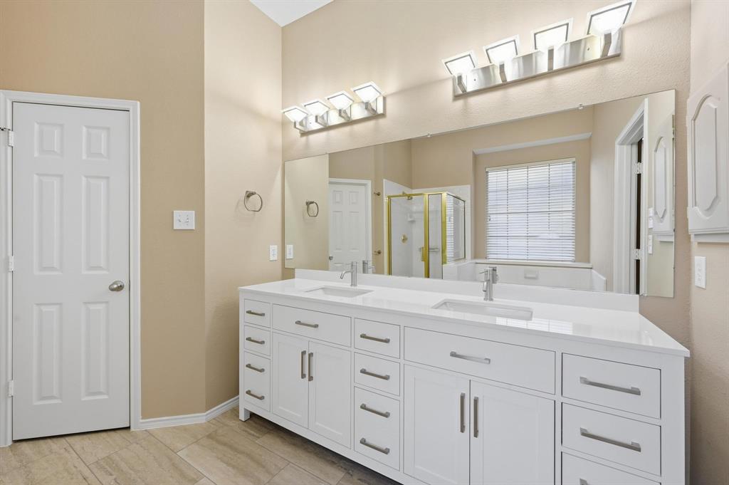 Highland Village, Texas 75077, United States, 5 Bedrooms Bedrooms, ,4 BathroomsBathrooms,Residential,Active,240280