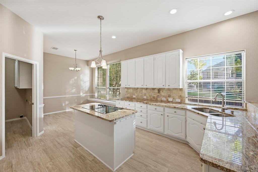 Highland Village, Texas 75077, United States, 5 Bedrooms Bedrooms, ,4 BathroomsBathrooms,Residential,Active,240280