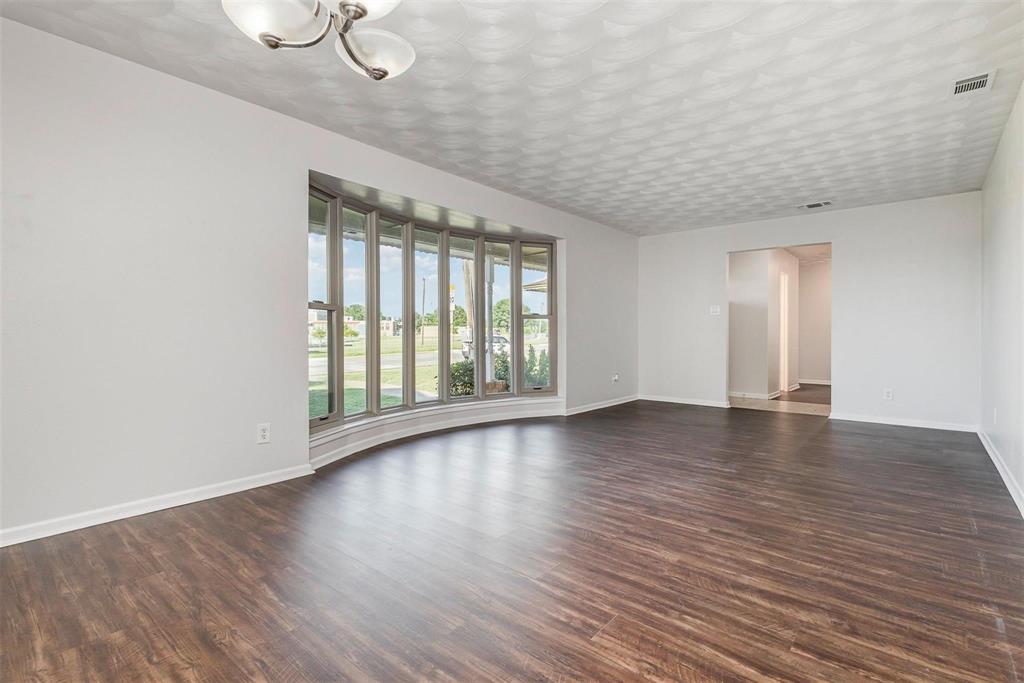 2640 Lakeland Drive