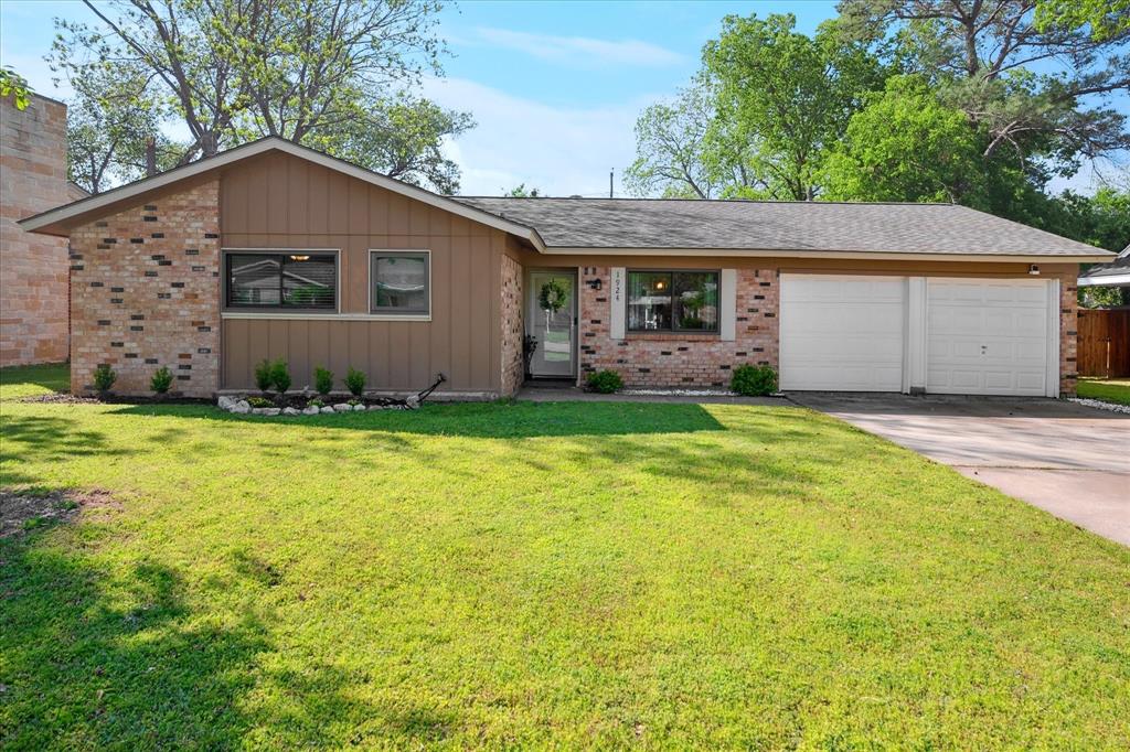 Bedford, Texas 76022, United States, 3 Bedrooms Bedrooms, ,2 BathroomsBathrooms,Residential,Pending,110330