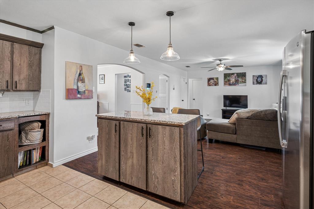 Bedford, Texas 76022, United States, 3 Bedrooms Bedrooms, ,2 BathroomsBathrooms,Residential,Pending,110330