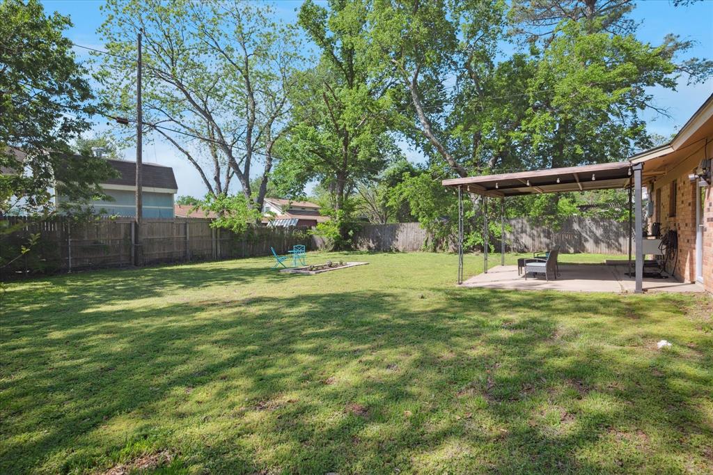 Bedford, Texas 76022, United States, 3 Bedrooms Bedrooms, ,2 BathroomsBathrooms,Residential,Pending,110330