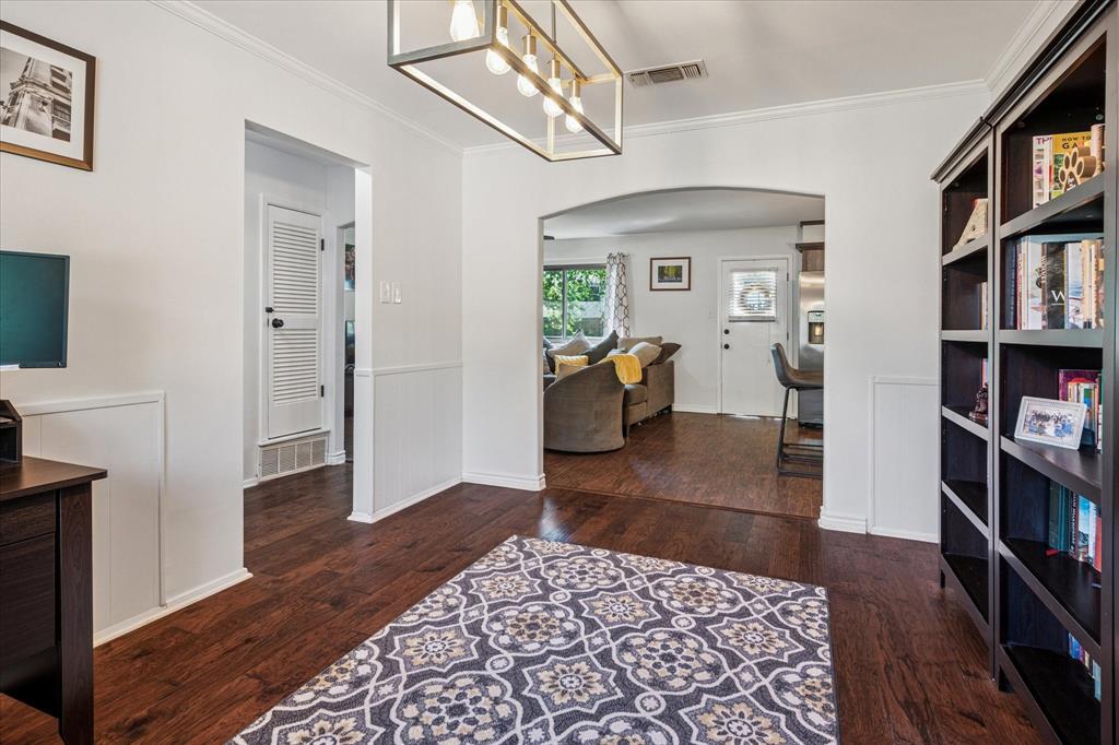 Bedford, Texas 76022, United States, 3 Bedrooms Bedrooms, ,2 BathroomsBathrooms,Residential,Pending,110330