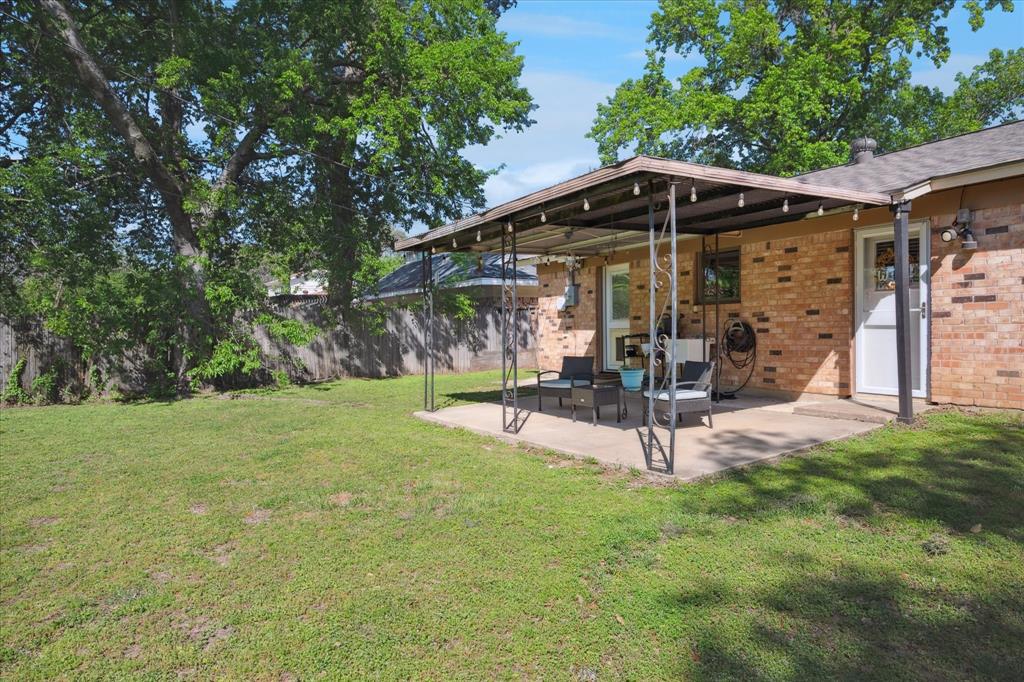 Bedford, Texas 76022, United States, 3 Bedrooms Bedrooms, ,2 BathroomsBathrooms,Residential,Pending,110330