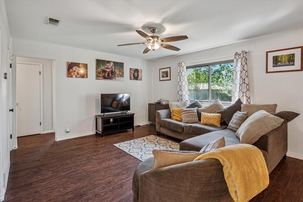 Bedford, Texas 76022, United States, 3 Bedrooms Bedrooms, ,2 BathroomsBathrooms,Residential,Pending,110330