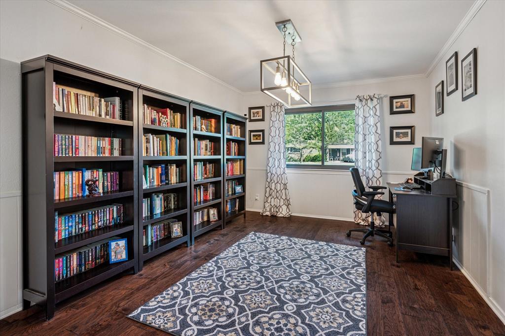 Bedford, Texas 76022, United States, 3 Bedrooms Bedrooms, ,2 BathroomsBathrooms,Residential,Pending,110330