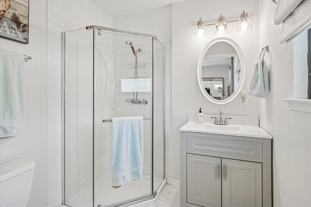 Bedford, Texas 76022, United States, 3 Bedrooms Bedrooms, ,2 BathroomsBathrooms,Residential,Pending,110330