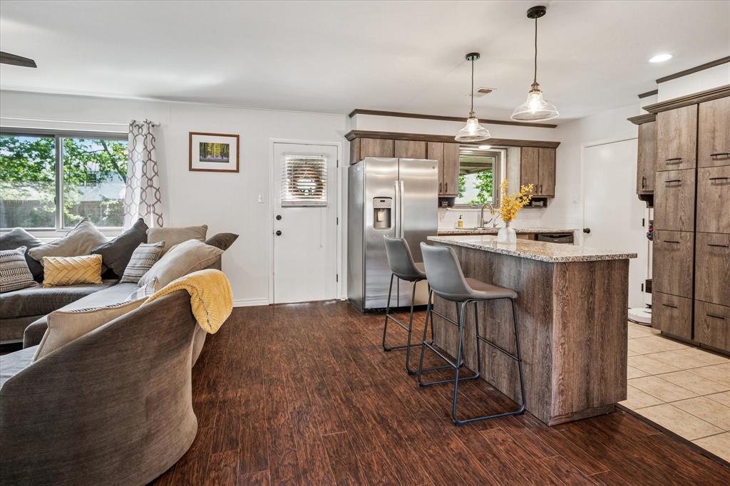 Bedford, Texas 76022, United States, 3 Bedrooms Bedrooms, ,2 BathroomsBathrooms,Residential,Pending,110330