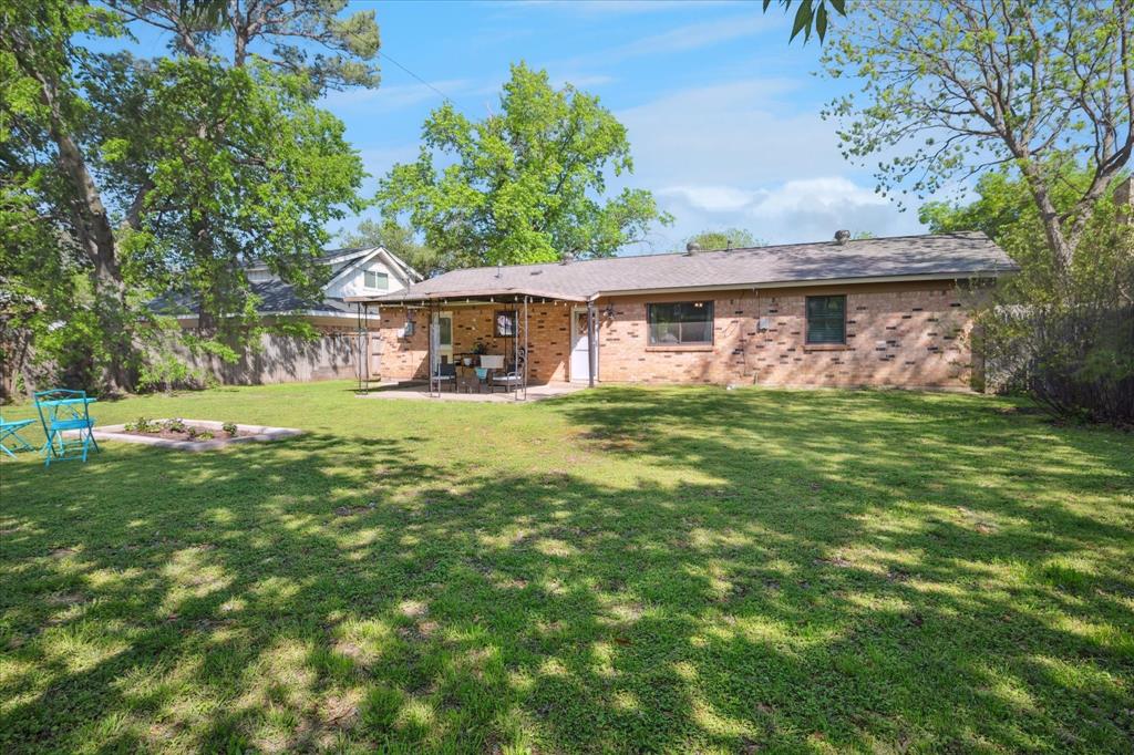 Bedford, Texas 76022, United States, 3 Bedrooms Bedrooms, ,2 BathroomsBathrooms,Residential,Pending,110330