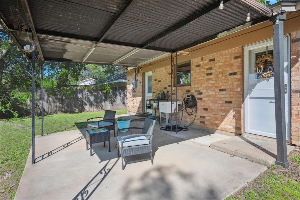 Bedford, Texas 76022, United States, 3 Bedrooms Bedrooms, ,2 BathroomsBathrooms,Residential,Pending,110330