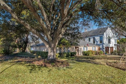 6805 Carolyncrest Drive Dallas TX 75214