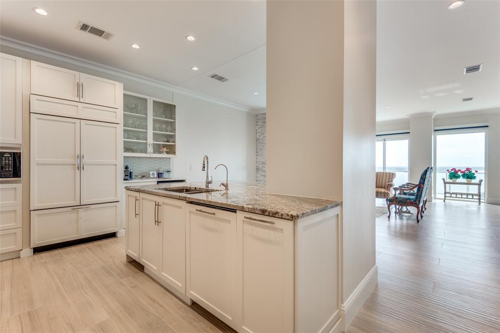 Lakeside Tower - Residential