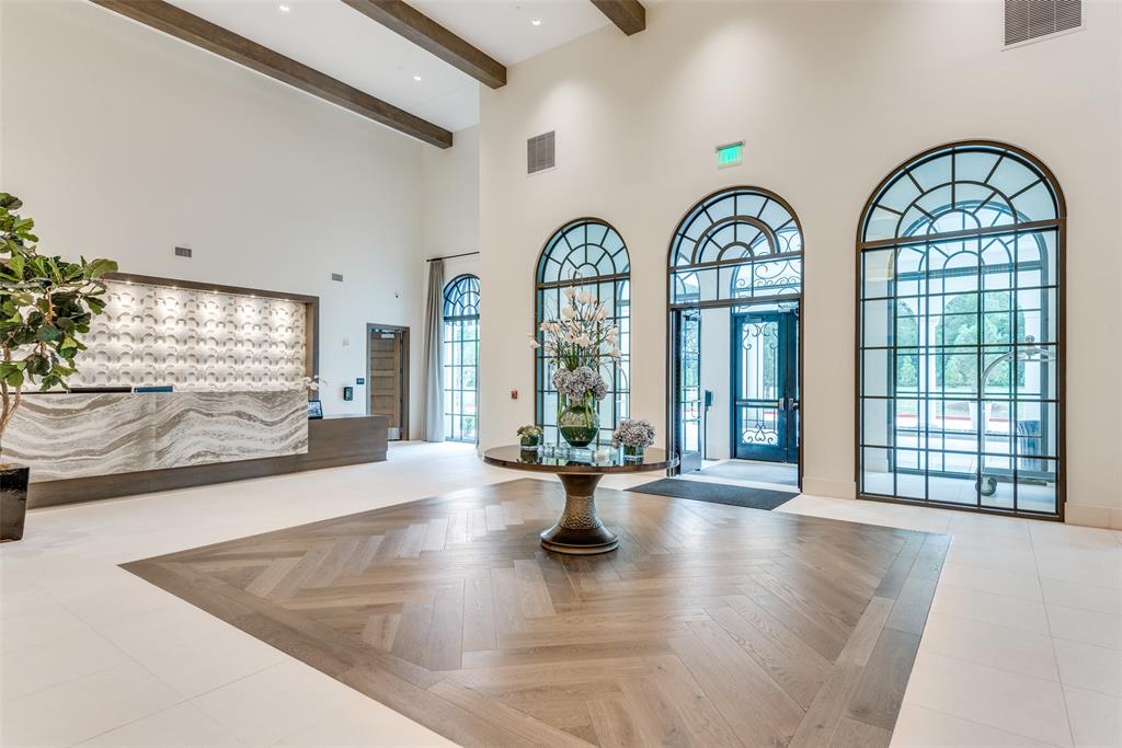 Lakeside Tower - Residential