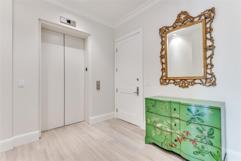 Lakeside Tower - Residential