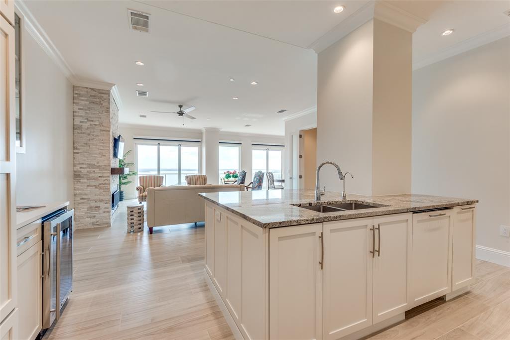 Lakeside Tower - Residential