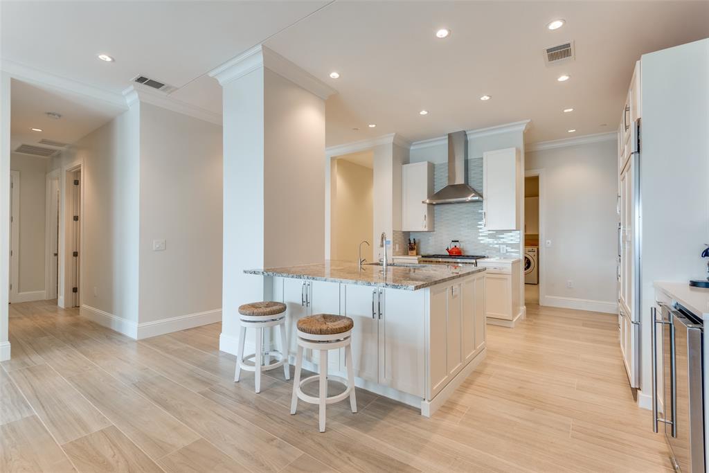 Lakeside Tower - Residential