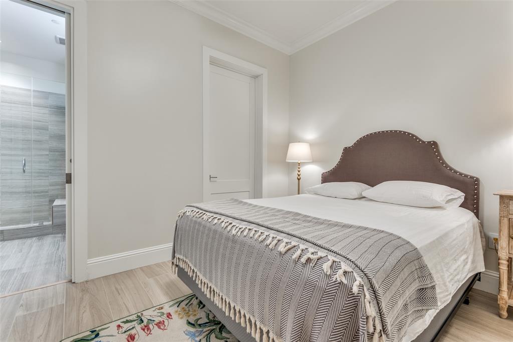 Lakeside Tower - Residential