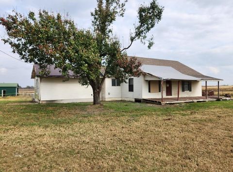 7662 NW County Road 1300 Barry TX 75102